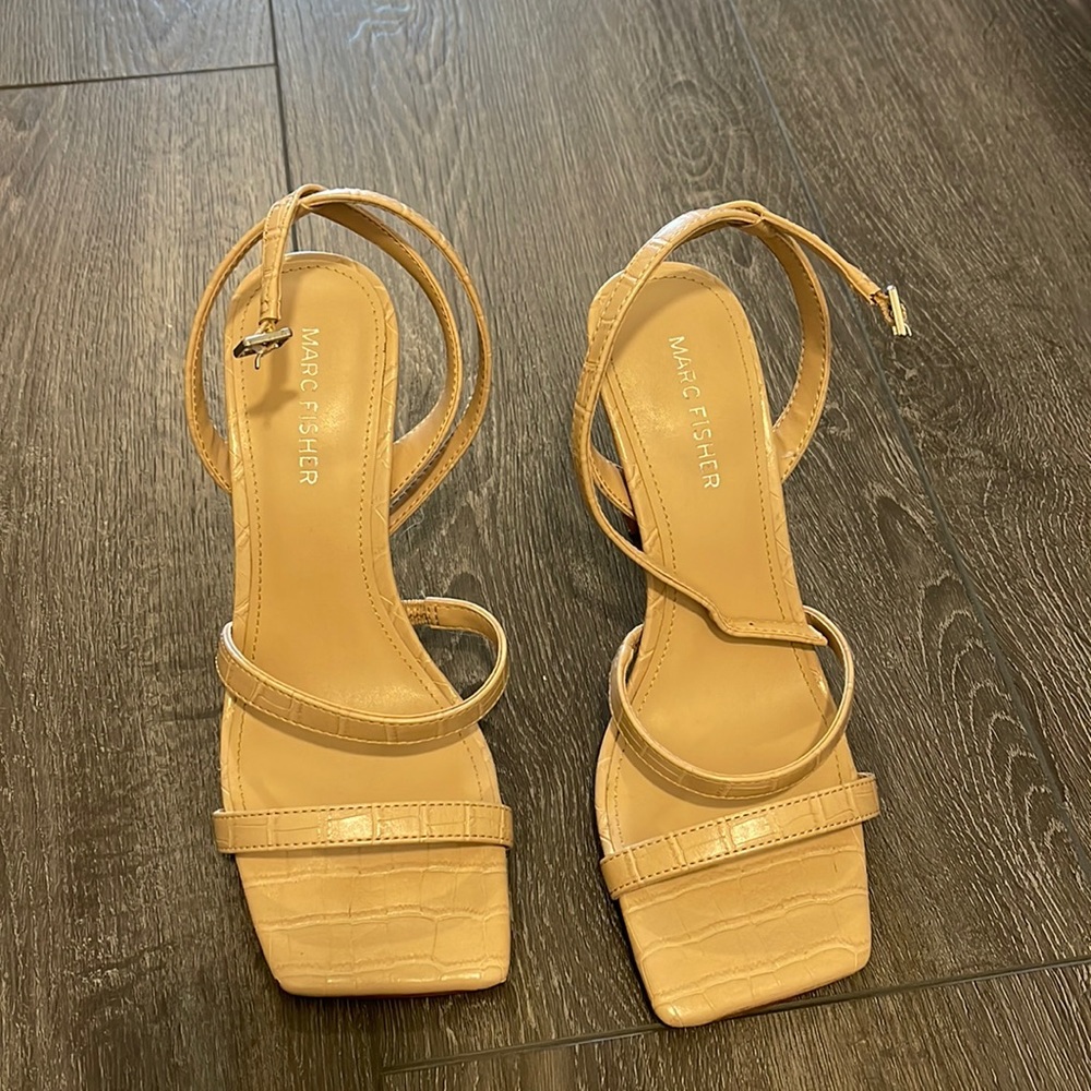 Nude Marc Fischer heels